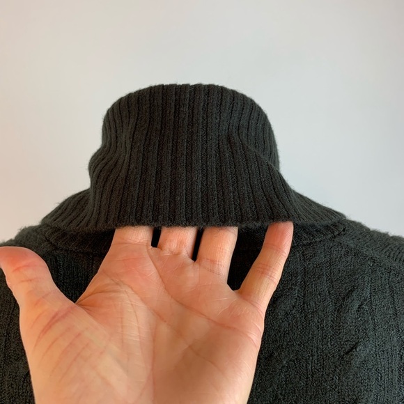 G.H. Bass & Co. V-Neck Sweater-S - Picture 5 of 7